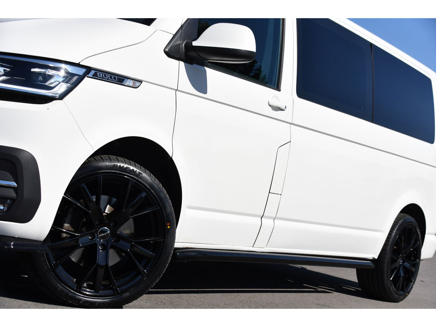 Volkswagen Transporter 2.0 TDI L2H1 30 DC Bulli Virtual, Adaptieve Cruise, 199PK, LED, Electrische deur, Stoelverwarming, Trekhaak, Uniek!