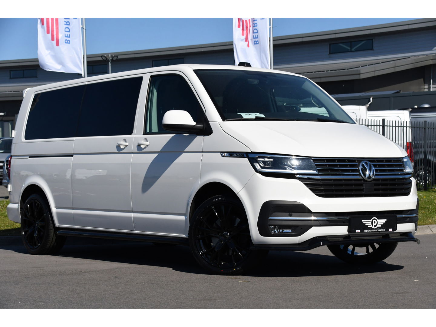 Volkswagen Transporter 2.0 TDI L2H1 30 DC Bulli Virtual, Adaptieve Cruise, 199PK, LED, Electrische deur, Stoelverwarming, Trekhaak, Uniek!