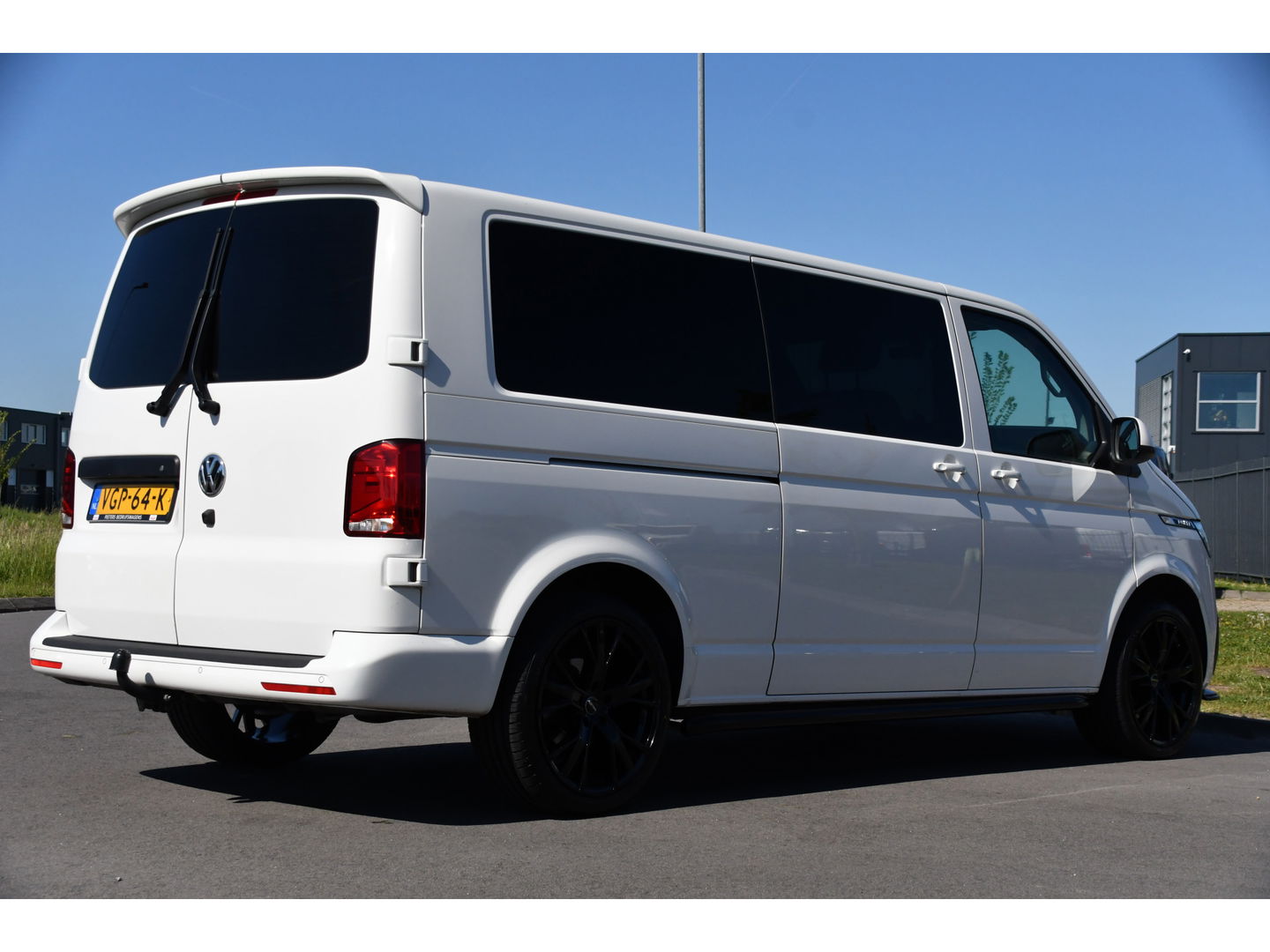 Volkswagen Transporter 2.0 TDI L2H1 30 DC Bulli Virtual, Adaptieve Cruise, 199PK, LED, Electrische deur, Stoelverwarming, Trekhaak, Uniek!