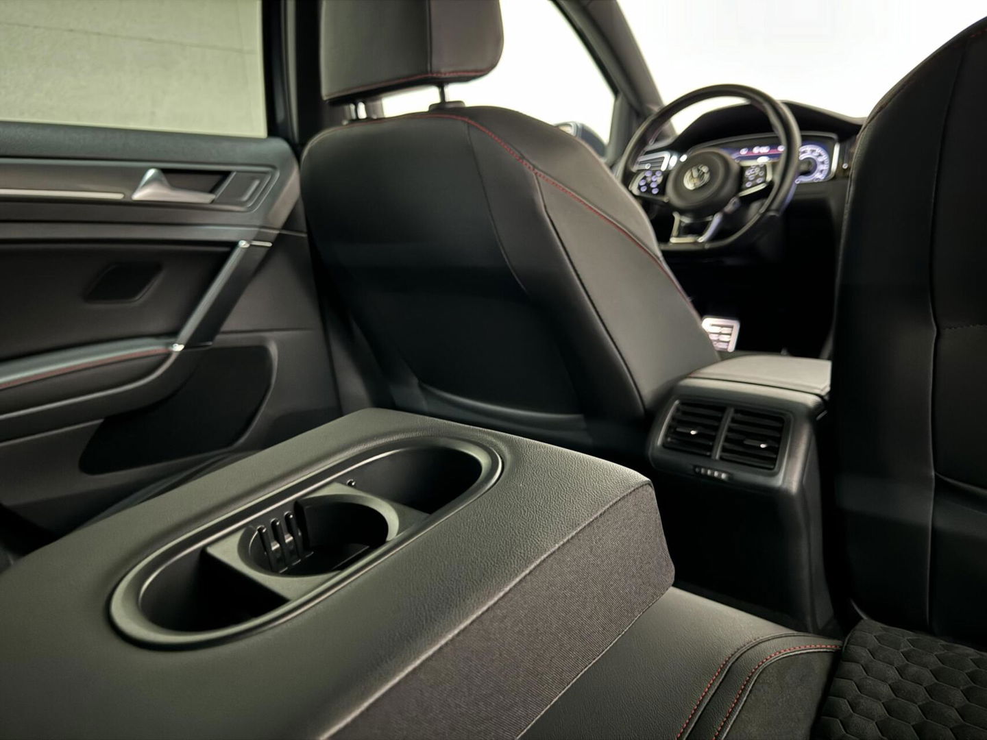Volkswagen Golf 2.0 TSI GTI Performance Pano Virtual Sfeer Trekh.