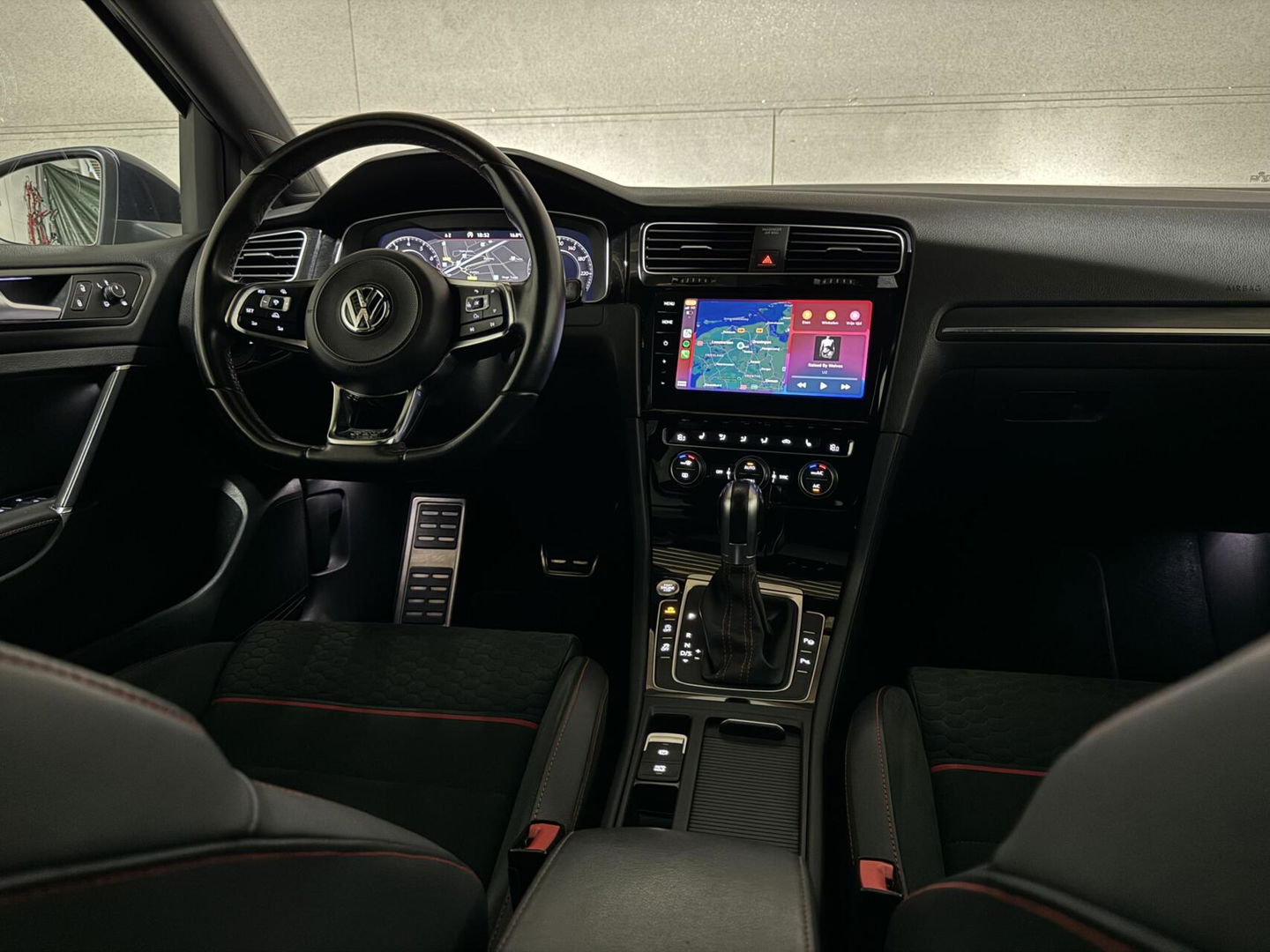 Volkswagen Golf 2.0 TSI GTI Performance Pano Virtual Sfeer Trekh.