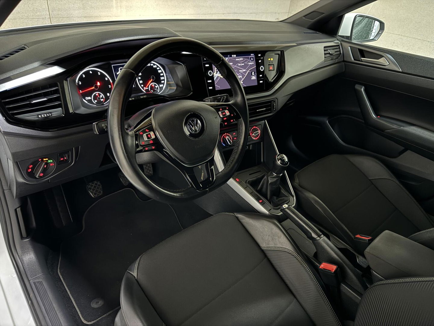 Volkswagen Polo 1.0 TSI 17” R-Line Airco ACC Carplay NAP