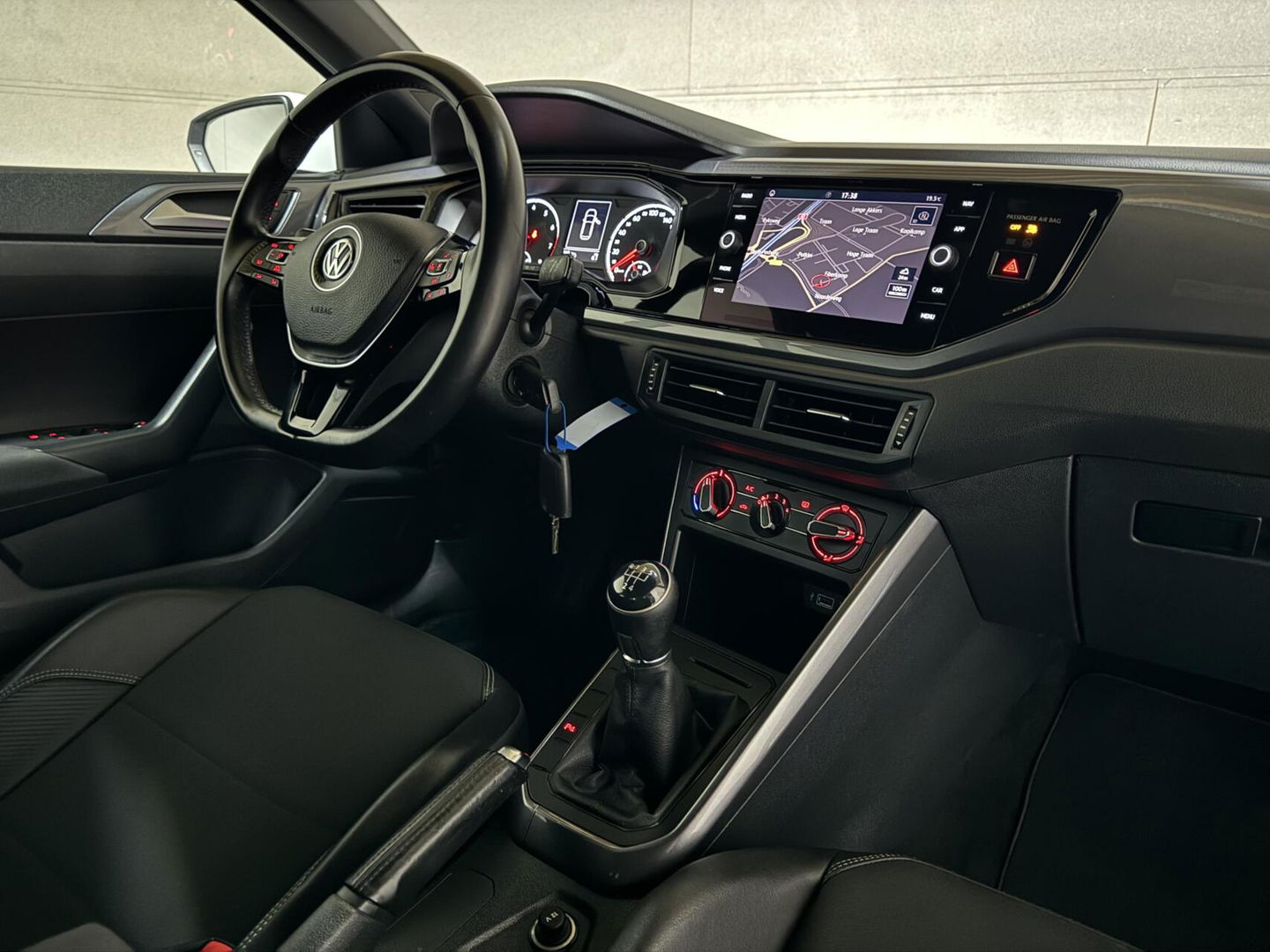 Volkswagen Polo 1.0 TSI 17” R-Line Airco ACC Carplay NAP