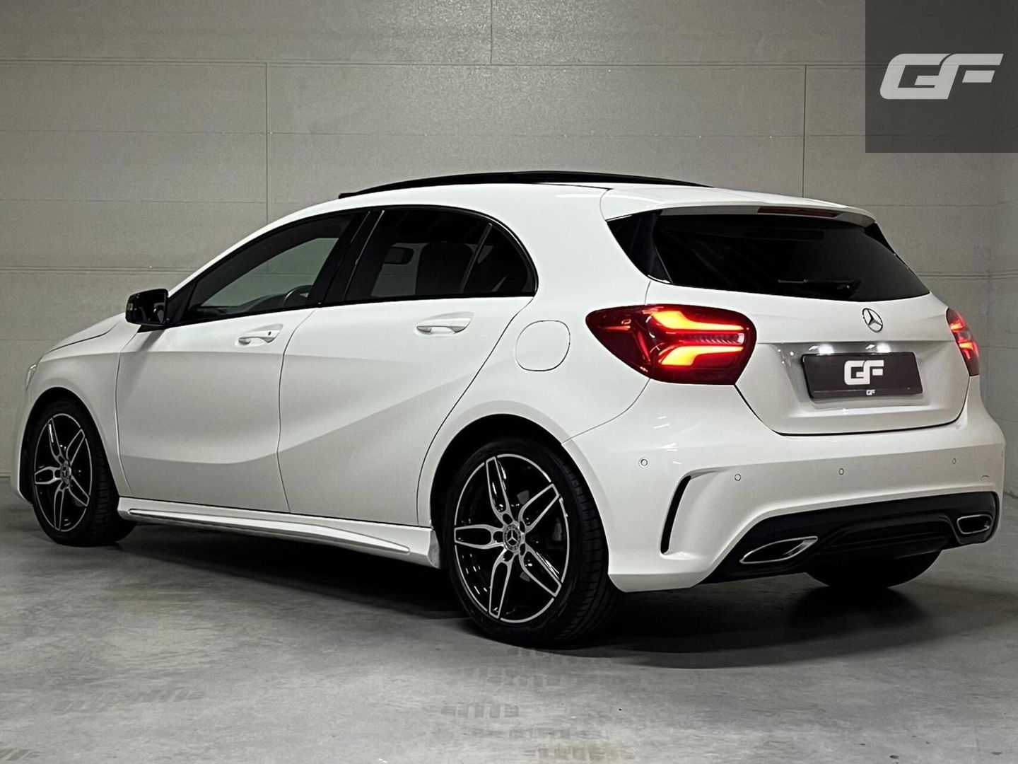 Mercedes-Benz A-Klasse 200 AMG Night Pano Navi Cruise Camera NAP