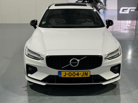 Volvo V60 2.0 B4 R-Design Pano Carplay Trekh. Autopilot NAP