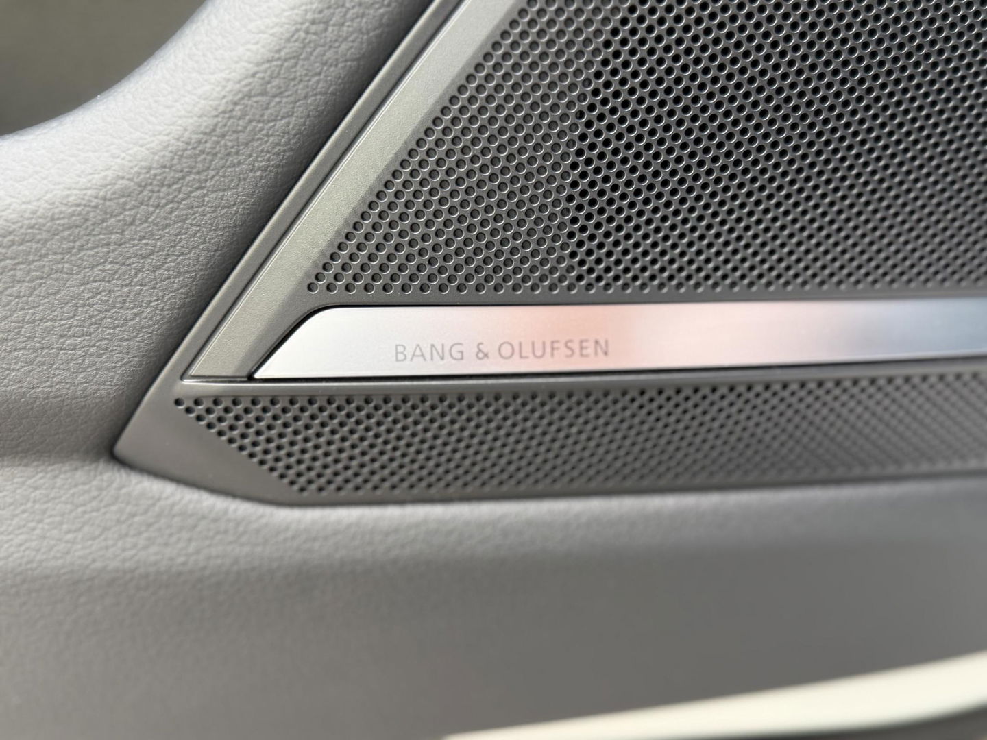 Audi A6 Avant 50 TFSI e quattro 299PK S edition |Pano|B&O|ACC|360Cam|Leer|HD Matrix|Sfeer|20"|Trekhaak|S-Line|Zwart-optiek