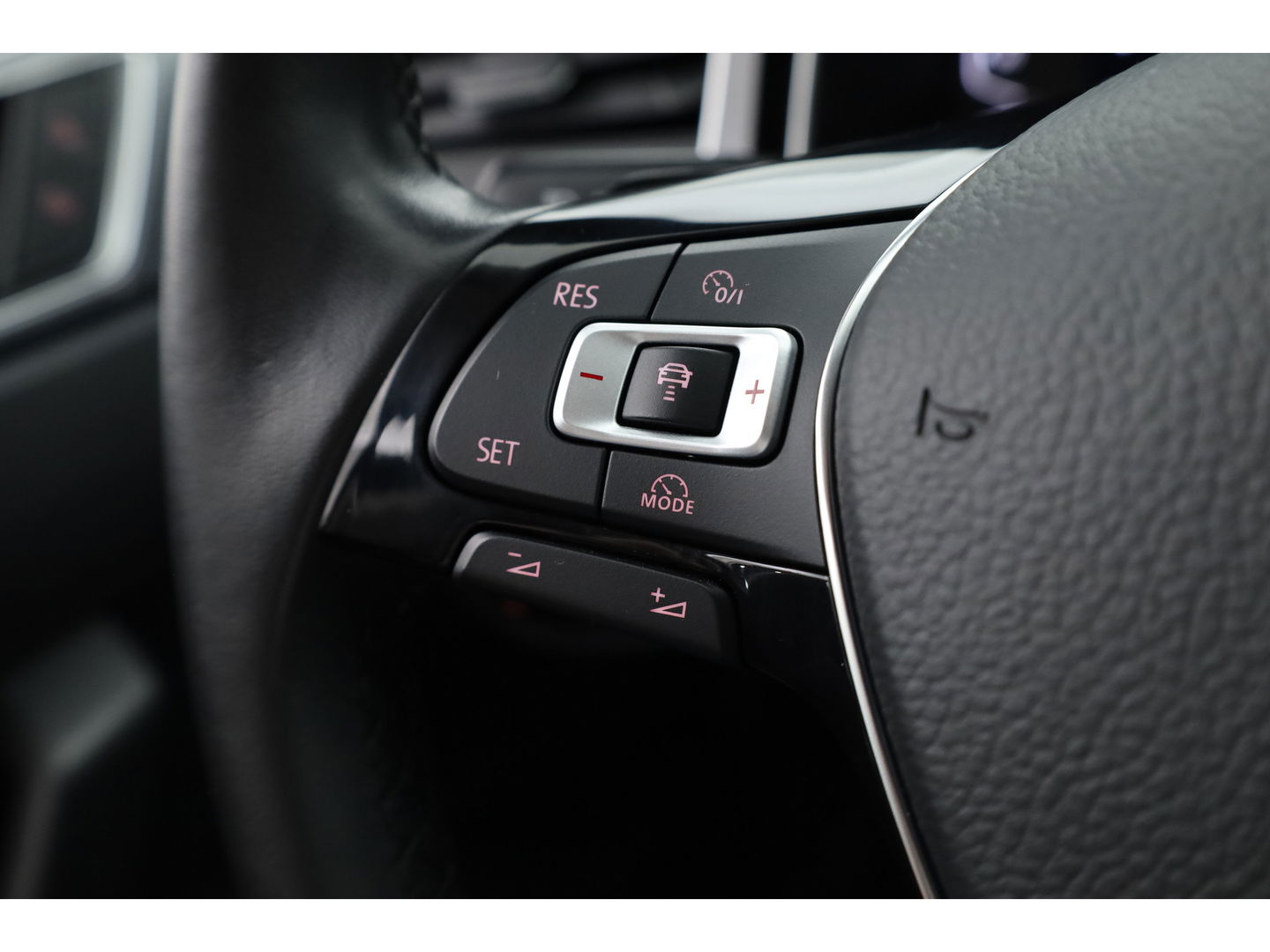 Volkswagen Polo 1.0 TSI R-line DSG | Digi. Dashboard | Adapt. Cruise | Stoelverw. | Apple CarPlay | PDC V+A