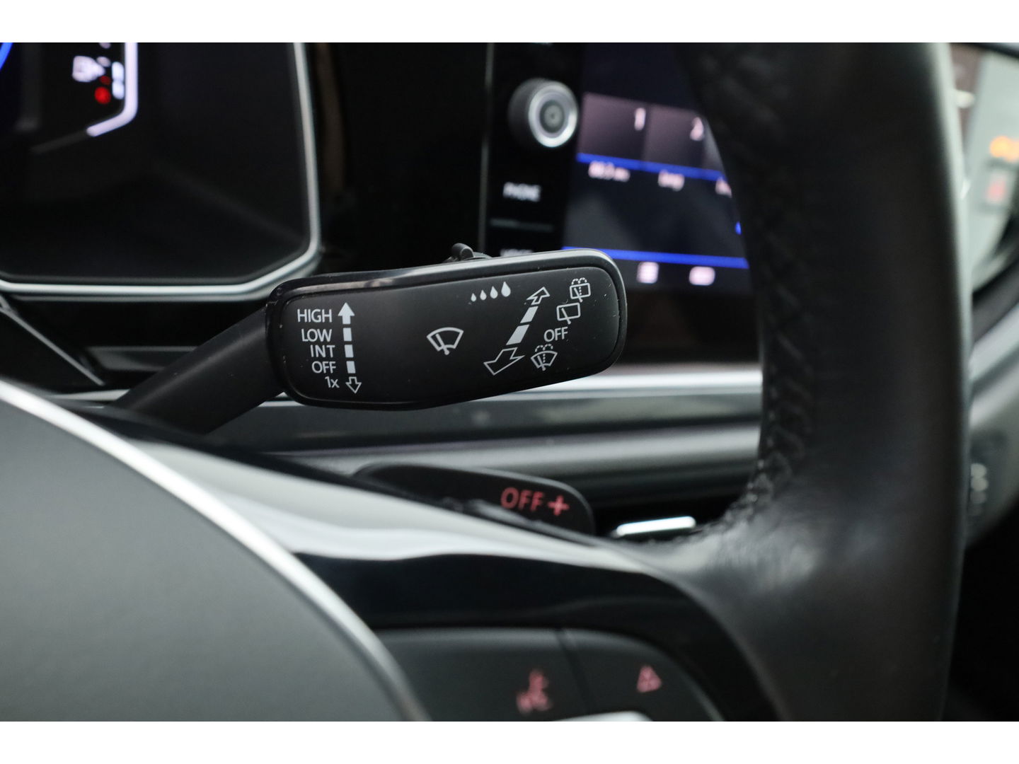 Volkswagen Polo 1.0 TSI R-line DSG | Digi. Dashboard | Adapt. Cruise | Stoelverw. | Apple CarPlay | PDC V+A