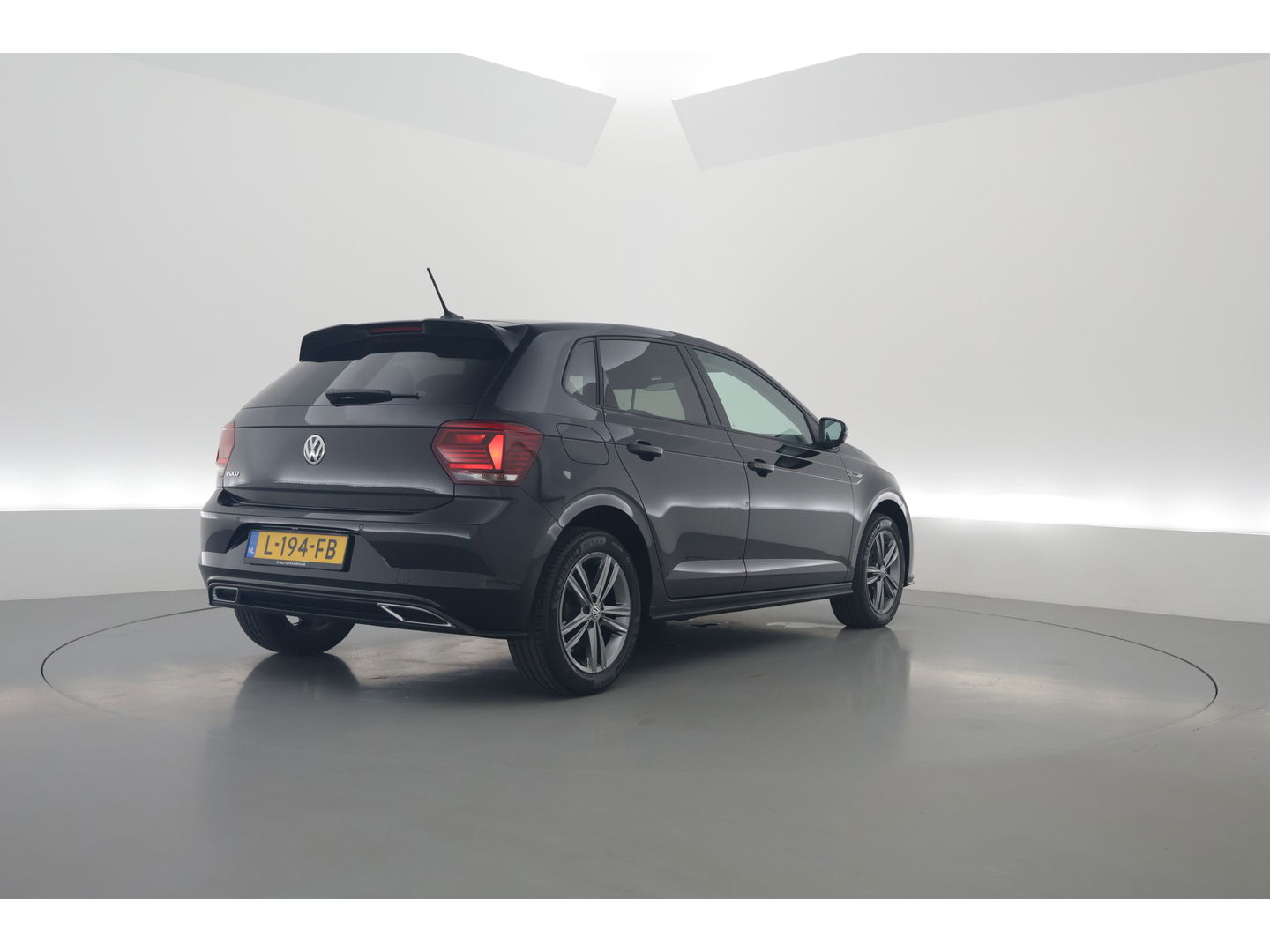 Volkswagen Polo 1.0 TSI R-line DSG | Digi. Dashboard | Adapt. Cruise | Stoelverw. | Apple CarPlay | PDC V+A