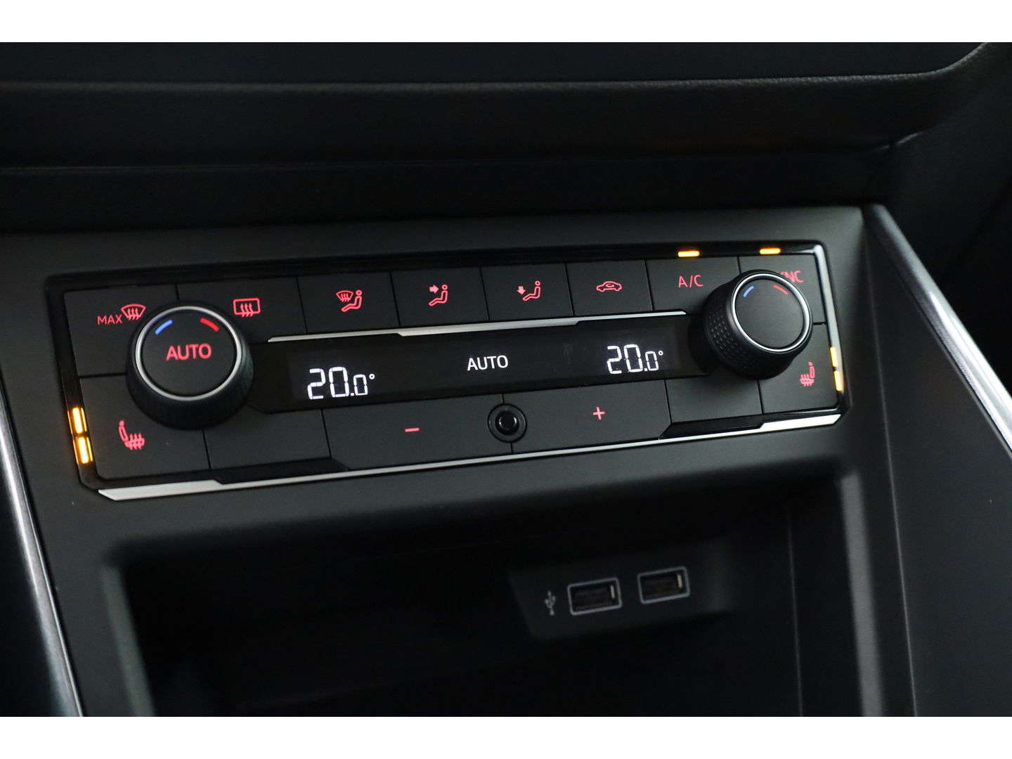 Volkswagen Polo 1.0 TSI R-line DSG | Digi. Dashboard | Adapt. Cruise | Stoelverw. | Apple CarPlay | PDC V+A