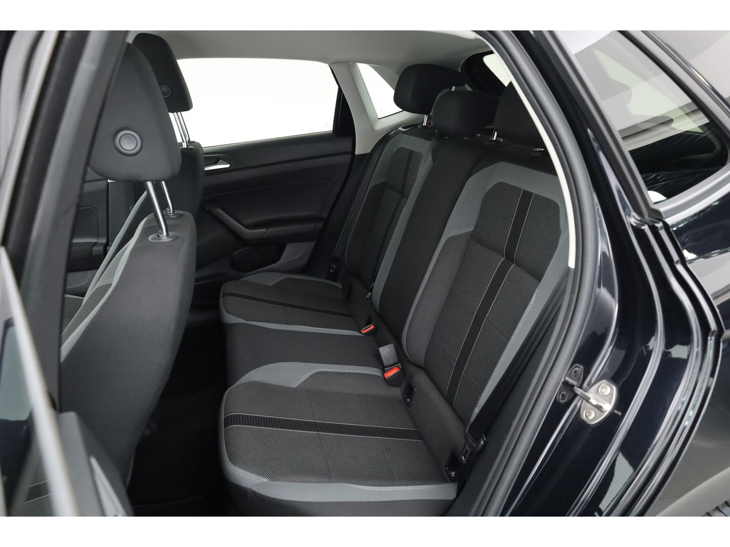 Volkswagen Polo 1.0 TSI R-line DSG | Digi. Dashboard | Adapt. Cruise | Stoelverw. | Apple CarPlay | PDC V+A