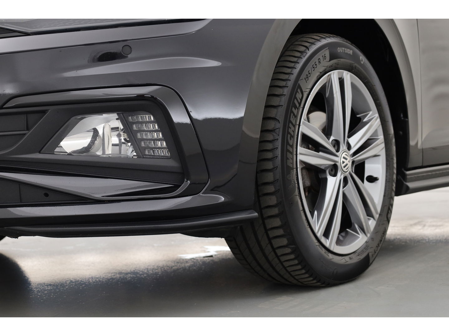 Volkswagen Polo 1.0 TSI R-line DSG | Digi. Dashboard | Adapt. Cruise | Stoelverw. | Apple CarPlay | PDC V+A
