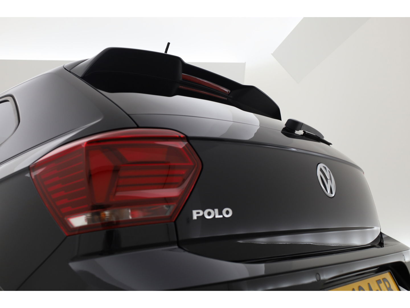 Volkswagen Polo 1.0 TSI R-line DSG | Digi. Dashboard | Adapt. Cruise | Stoelverw. | Apple CarPlay | PDC V+A