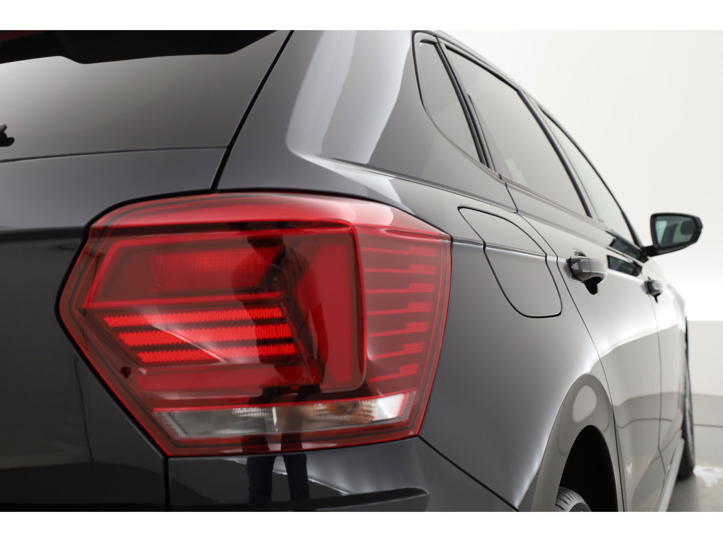 Volkswagen Polo 1.0 TSI R-line DSG | Digi. Dashboard | Adapt. Cruise | Stoelverw. | Apple CarPlay | PDC V+A