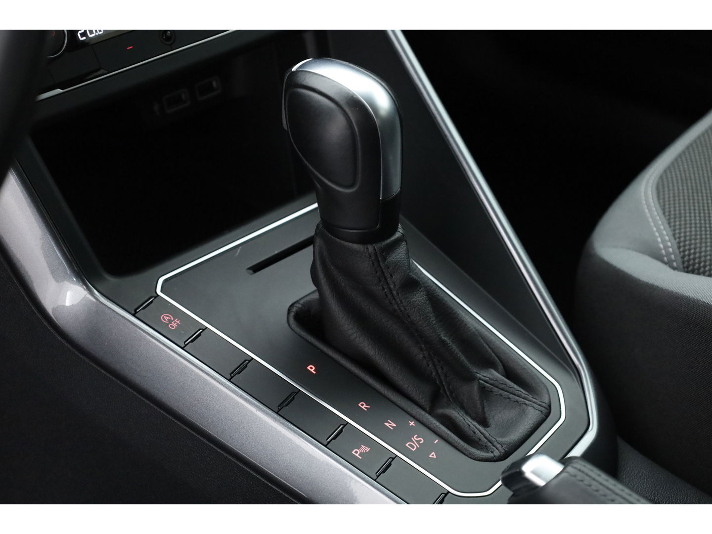 Volkswagen Polo 1.0 TSI R-line DSG | Digi. Dashboard | Adapt. Cruise | Stoelverw. | Apple CarPlay | PDC V+A