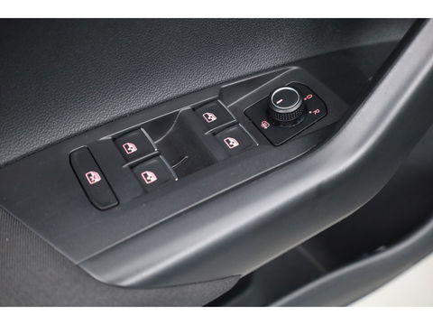 Volkswagen Polo 1.0 TSI R-line DSG | Digi. Dashboard | Adapt. Cruise | Stoelverw. | Apple CarPlay | PDC V+A