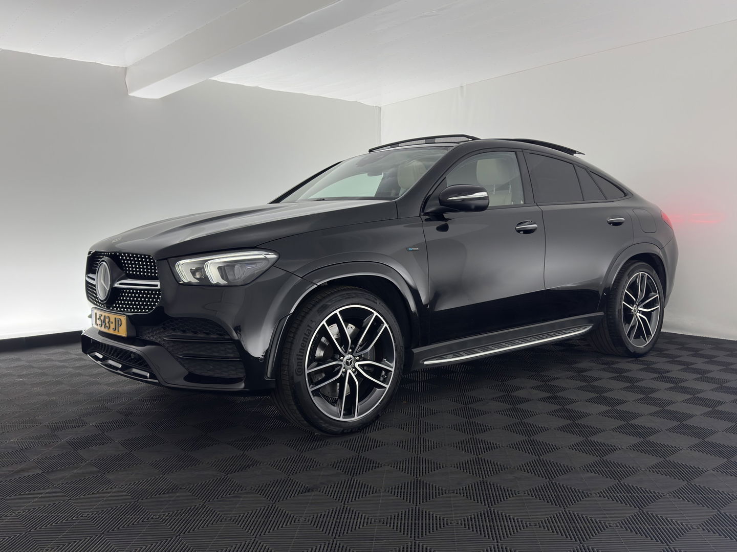 Mercedes-Benz GLE Coupé 350 de AMG-Sportpack Premium 4MATIC (INCL-BTW) Aut. *PANO | HEAD-UP | LUXURY-LEATHER | MULTIBEAM-LED | BURMESTER-SOUND | ADAPTIVE-CRUISE | TOP-VIEW | BLIND-SPOT | MEMORY-PACK | HEATED/VENTILATED-COMFORTSEATS | KEYLESS | DAB+ |