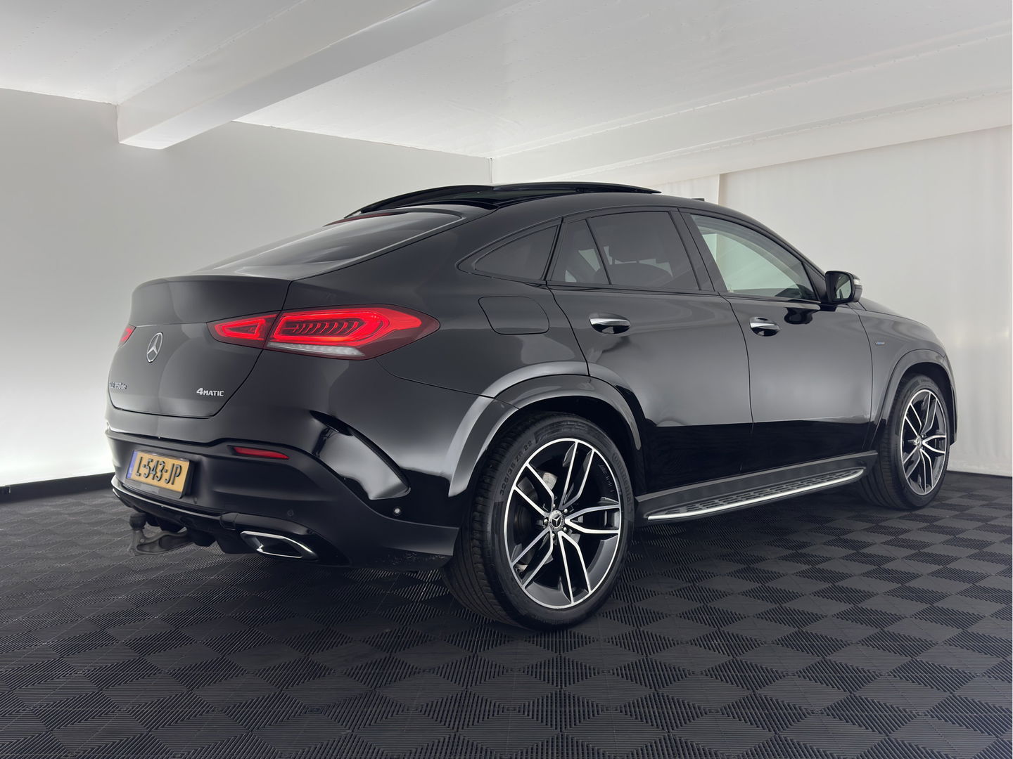 Mercedes-Benz GLE Coupé 350 de AMG-Sportpack Premium 4MATIC (INCL-BTW) Aut. *PANO | HEAD-UP | LUXURY-LEATHER | MULTIBEAM-LED | BURMESTER-SOUND | ADAPTIVE-CRUISE | TOP-VIEW | BLIND-SPOT | MEMORY-PACK | HEATED/VENTILATED-COMFORTSEATS | KEYLESS | DAB+ |