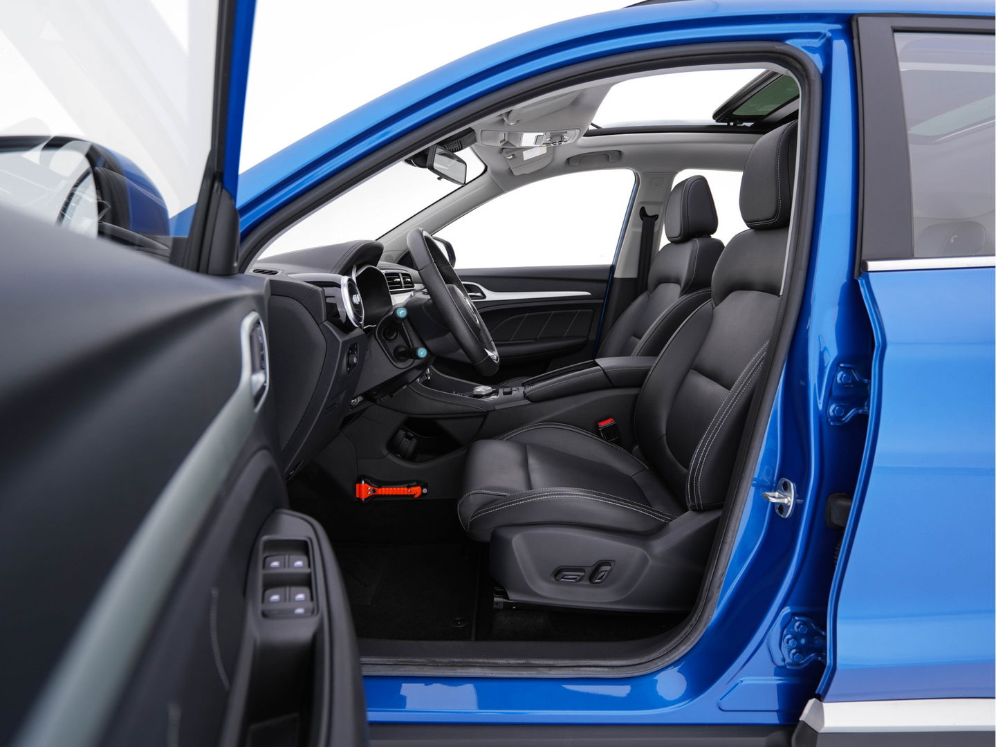 MG ZS EV Luxury 45 kWh {SOH-96 %} (INCL-BTW) Aut. *PANO | LUXURY-LEATHER | CCS-FASTLOADER | KEYLESS | NAVI-FULLMAP | ADAPTIVE-CRUISE | CAMERA | HEATED-SPORTSEATS | CARPLAY | BLINDSPOT | DAB | LANE-ASSIST | PRIVACY-GLASS | 17"