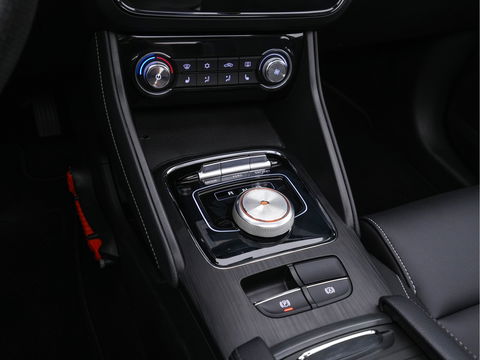 MG ZS EV Luxury 45 kWh {SOH-96 %} (INCL-BTW) Aut. *PANO | LUXURY-LEATHER | CCS-FASTLOADER | KEYLESS | NAVI-FULLMAP | ADAPTIVE-CRUISE | CAMERA | HEATED-SPORTSEATS | CARPLAY | BLINDSPOT | DAB | LANE-ASSIST | PRIVACY-GLASS | 17"