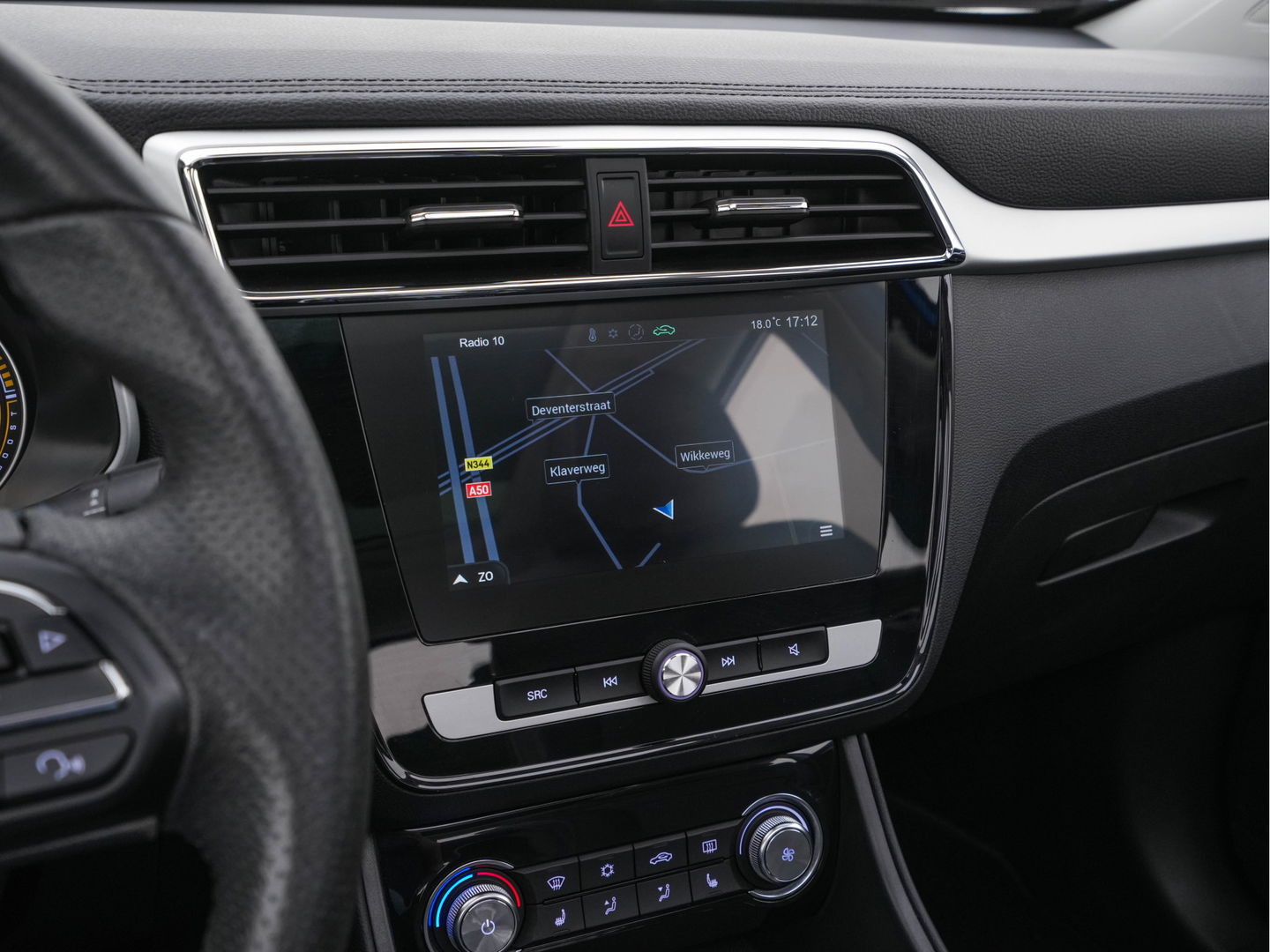 MG ZS EV Luxury 45 kWh {SOH-96 %} (INCL-BTW) Aut. *PANO | LUXURY-LEATHER | CCS-FASTLOADER | KEYLESS | NAVI-FULLMAP | ADAPTIVE-CRUISE | CAMERA | HEATED-SPORTSEATS | CARPLAY | BLINDSPOT | DAB | LANE-ASSIST | PRIVACY-GLASS | 17"