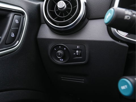 MG ZS EV Luxury 45 kWh {SOH-96 %} (INCL-BTW) Aut. *PANO | LUXURY-LEATHER | CCS-FASTLOADER | KEYLESS | NAVI-FULLMAP | ADAPTIVE-CRUISE | CAMERA | HEATED-SPORTSEATS | CARPLAY | BLINDSPOT | DAB | LANE-ASSIST | PRIVACY-GLASS | 17"