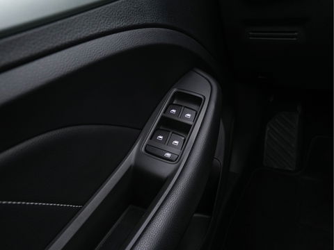 MG ZS EV Luxury 45 kWh {SOH-96 %} (INCL-BTW) Aut. *PANO | LUXURY-LEATHER | CCS-FASTLOADER | KEYLESS | NAVI-FULLMAP | ADAPTIVE-CRUISE | CAMERA | HEATED-SPORTSEATS | CARPLAY | BLINDSPOT | DAB | LANE-ASSIST | PRIVACY-GLASS | 17"