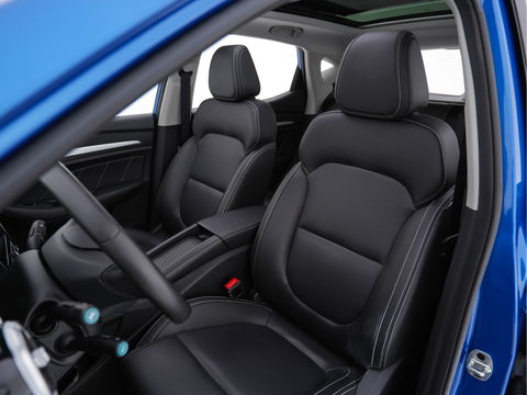 MG ZS EV Luxury 45 kWh {SOH-96 %} (INCL-BTW) Aut. *PANO | LUXURY-LEATHER | CCS-FASTLOADER | KEYLESS | NAVI-FULLMAP | ADAPTIVE-CRUISE | CAMERA | HEATED-SPORTSEATS | CARPLAY | BLINDSPOT | DAB | LANE-ASSIST | PRIVACY-GLASS | 17"