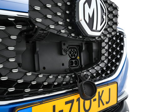 MG ZS EV Luxury 45 kWh {SOH-96 %} (INCL-BTW) Aut. *PANO | LUXURY-LEATHER | CCS-FASTLOADER | KEYLESS | NAVI-FULLMAP | ADAPTIVE-CRUISE | CAMERA | HEATED-SPORTSEATS | CARPLAY | BLINDSPOT | DAB | LANE-ASSIST | PRIVACY-GLASS | 17"