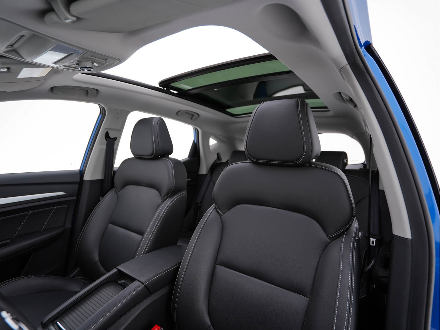 MG ZS EV Luxury 45 kWh {SOH-96 %} (INCL-BTW) Aut. *PANO | LUXURY-LEATHER | CCS-FASTLOADER | KEYLESS | NAVI-FULLMAP | ADAPTIVE-CRUISE | CAMERA | HEATED-SPORTSEATS | CARPLAY | BLINDSPOT | DAB | LANE-ASSIST | PRIVACY-GLASS | 17"