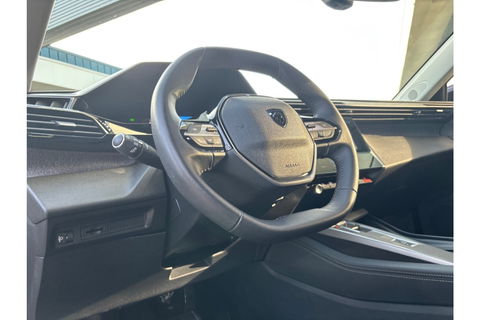 Peugeot 408 1.2 PURETECH ALLUREPACK AUTOMAAT 130PK AIRCO NAVI CLIMA PDC-CAMERA I-TOGGLE.