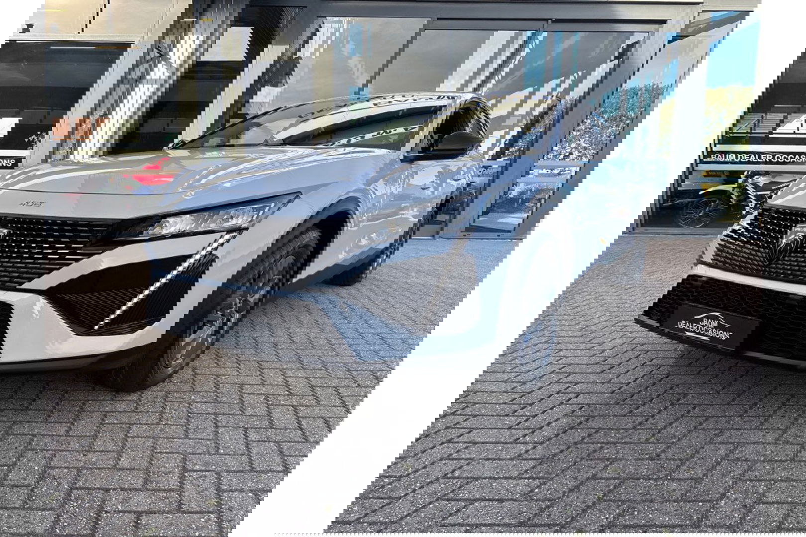 Peugeot 408 1.2 PURETECH ALLUREPACK AUTOMAAT 130PK AIRCO NAVI CLIMA PDC-CAMERA I-TOGGLE.