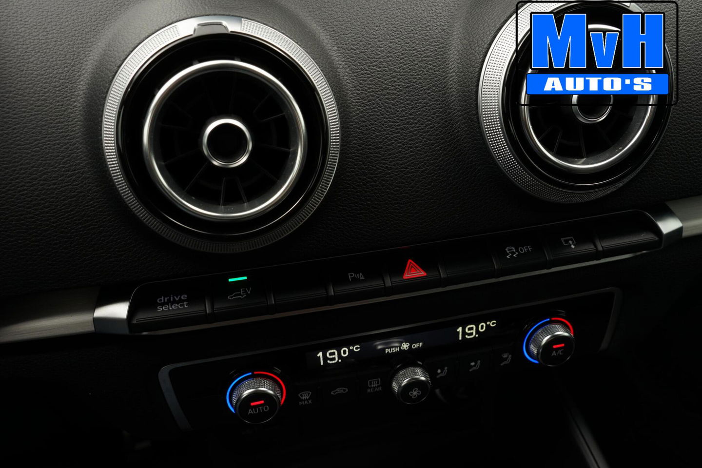 Audi A3 Sportback 1.4 e-tron S-Line|VIRTUAL|SPORTSTOEL|TREKHAAK