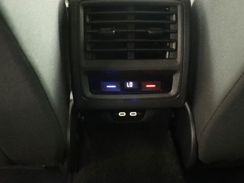 Volkswagen Golf 1.5 eTSI Style | Carplay | Navigatie | Camera | Adaptive cruise | Digital Cockpit | Full LED | Climate control | Parkeerhulp