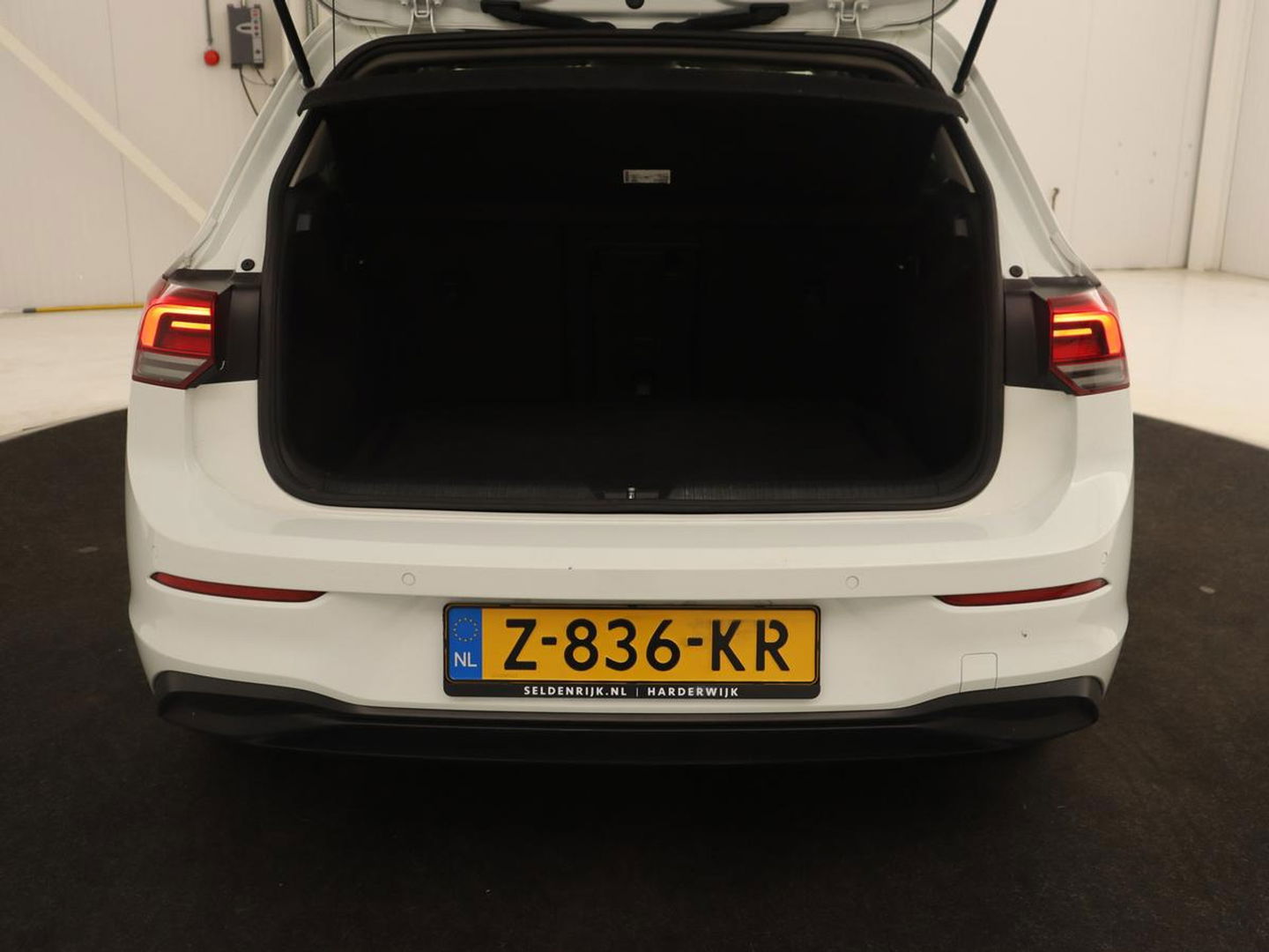 Volkswagen Golf 1.5 eTSI Style | Carplay | Navigatie | Camera | Adaptive cruise | Digital Cockpit | Full LED | Climate control | Parkeerhulp