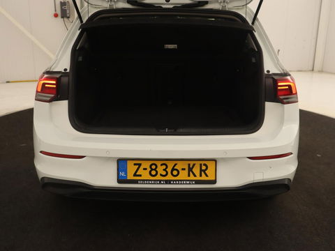 Volkswagen Golf 1.5 eTSI Style | Carplay | Navigatie | Camera | Adaptive cruise | Digital Cockpit | Full LED | Climate control | Parkeerhulp