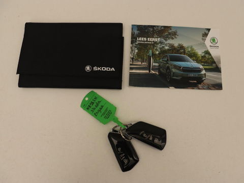 Škoda Enyaq iV 60 | Stoelverwarming | Trekhaak | Matrix LED | Carplay | Stuurverwarming | Navigatie | Half leder | Cruise control | Parkeerhulp