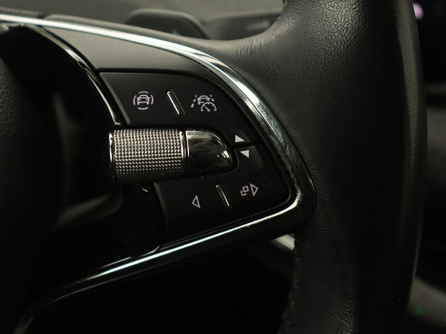 Škoda Enyaq iV 60 | Stoelverwarming | Trekhaak | Matrix LED | Carplay | Stuurverwarming | Navigatie | Half leder | Cruise control | Parkeerhulp