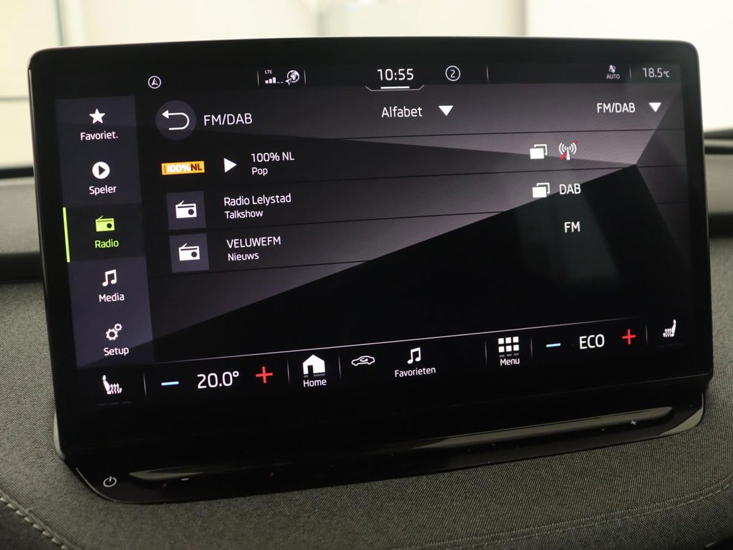 Škoda Enyaq iV 60 | Stoelverwarming | Trekhaak | Matrix LED | Carplay | Stuurverwarming | Navigatie | Half leder | Cruise control | Parkeerhulp