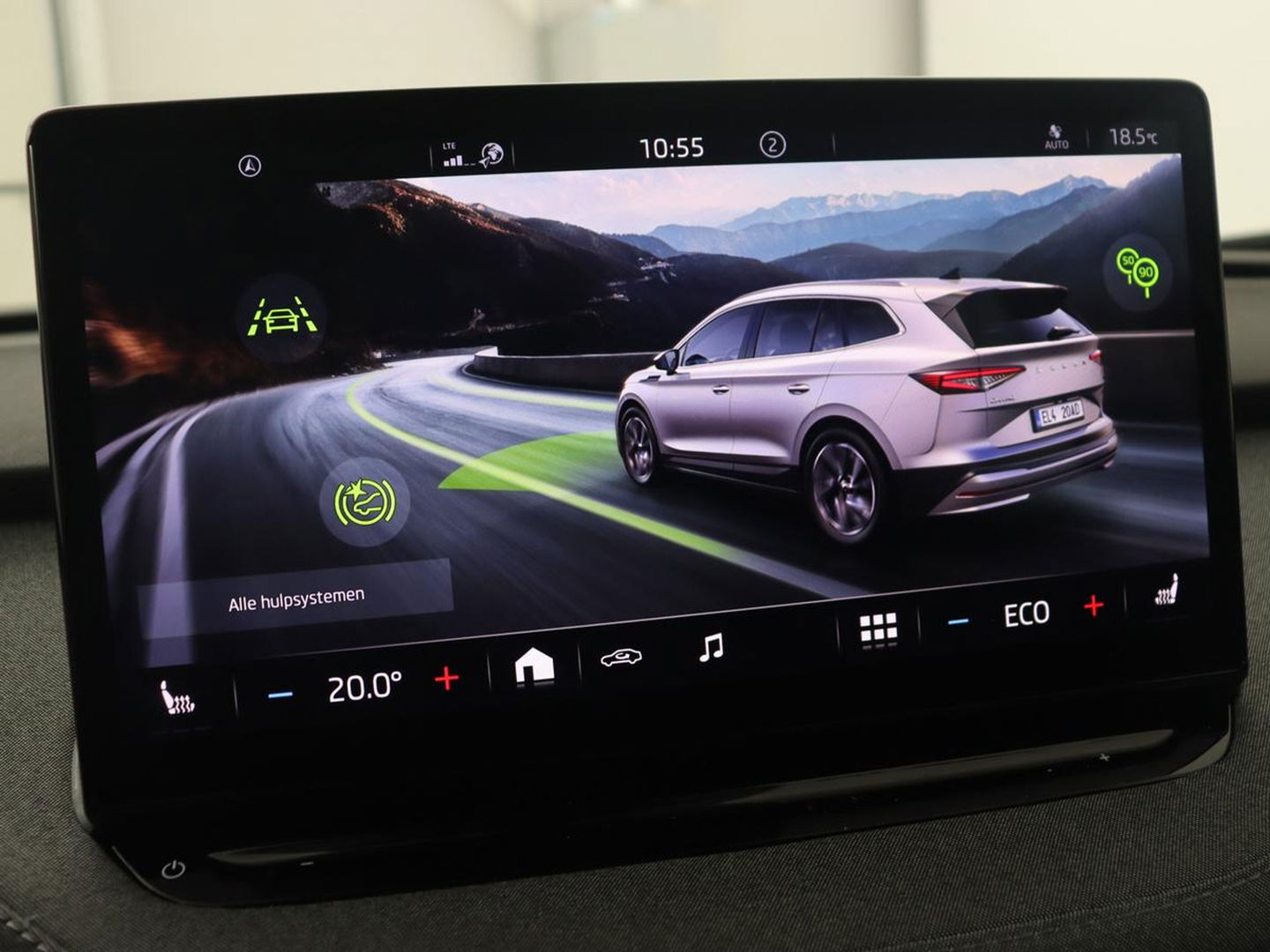 Škoda Enyaq iV 60 | Stoelverwarming | Trekhaak | Matrix LED | Carplay | Stuurverwarming | Navigatie | Half leder | Cruise control | Parkeerhulp