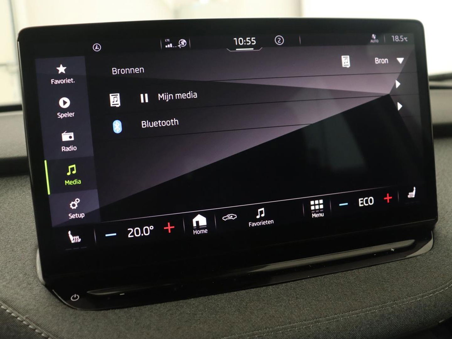 Škoda Enyaq iV 60 | Stoelverwarming | Trekhaak | Matrix LED | Carplay | Stuurverwarming | Navigatie | Half leder | Cruise control | Parkeerhulp