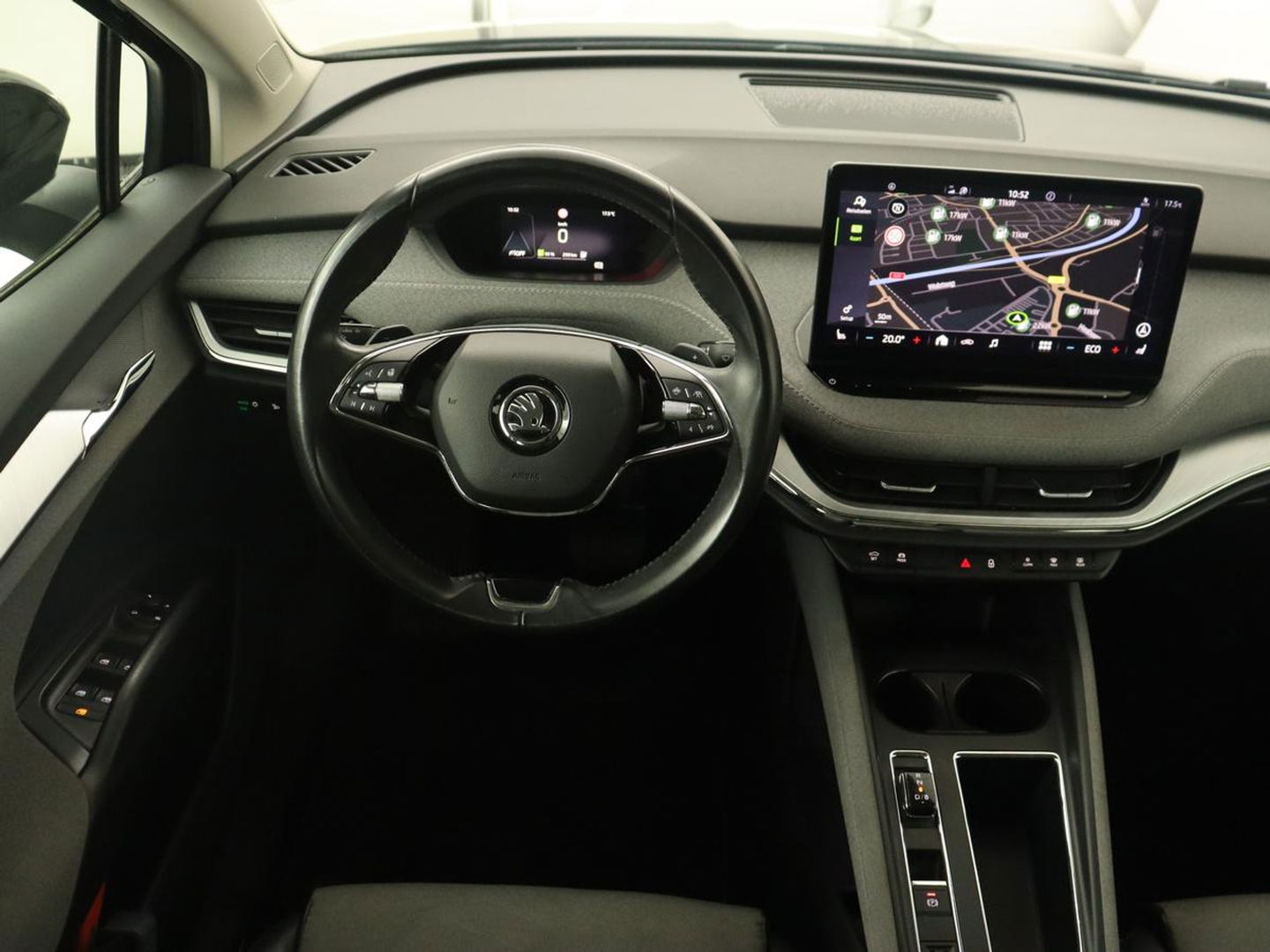 Škoda Enyaq iV 60 | Stoelverwarming | Trekhaak | Matrix LED | Carplay | Stuurverwarming | Navigatie | Half leder | Cruise control | Parkeerhulp