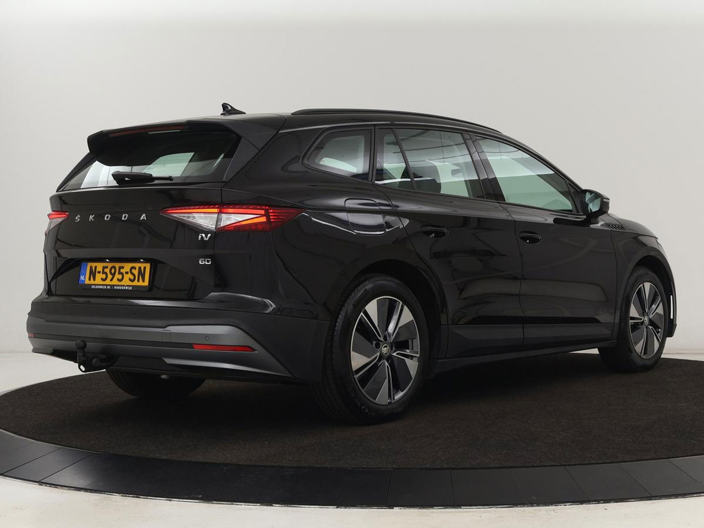 Škoda Enyaq iV 60 | Stoelverwarming | Trekhaak | Matrix LED | Carplay | Stuurverwarming | Navigatie | Half leder | Cruise control | Parkeerhulp