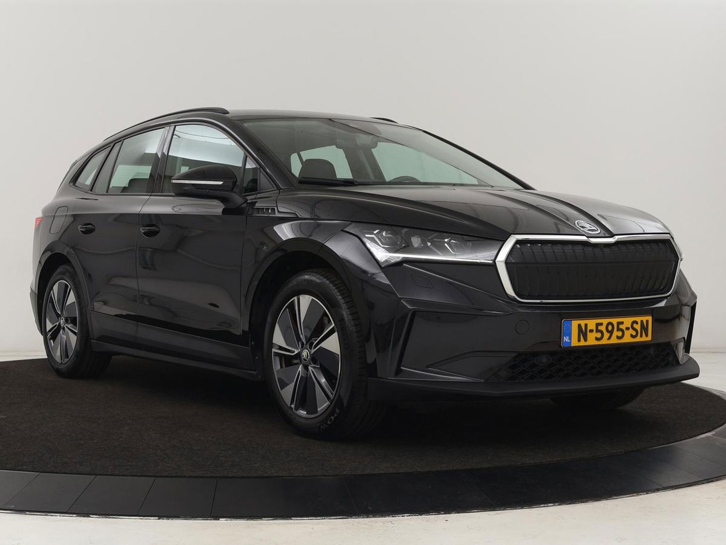 Škoda Enyaq iV 60 | Stoelverwarming | Trekhaak | Matrix LED | Carplay | Stuurverwarming | Navigatie | Half leder | Cruise control | Parkeerhulp