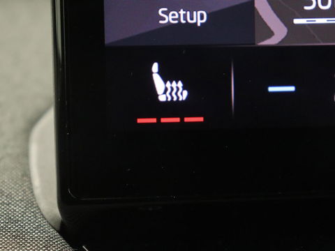 Škoda Enyaq iV 60 | Stoelverwarming | Trekhaak | Matrix LED | Carplay | Stuurverwarming | Navigatie | Half leder | Cruise control | Parkeerhulp