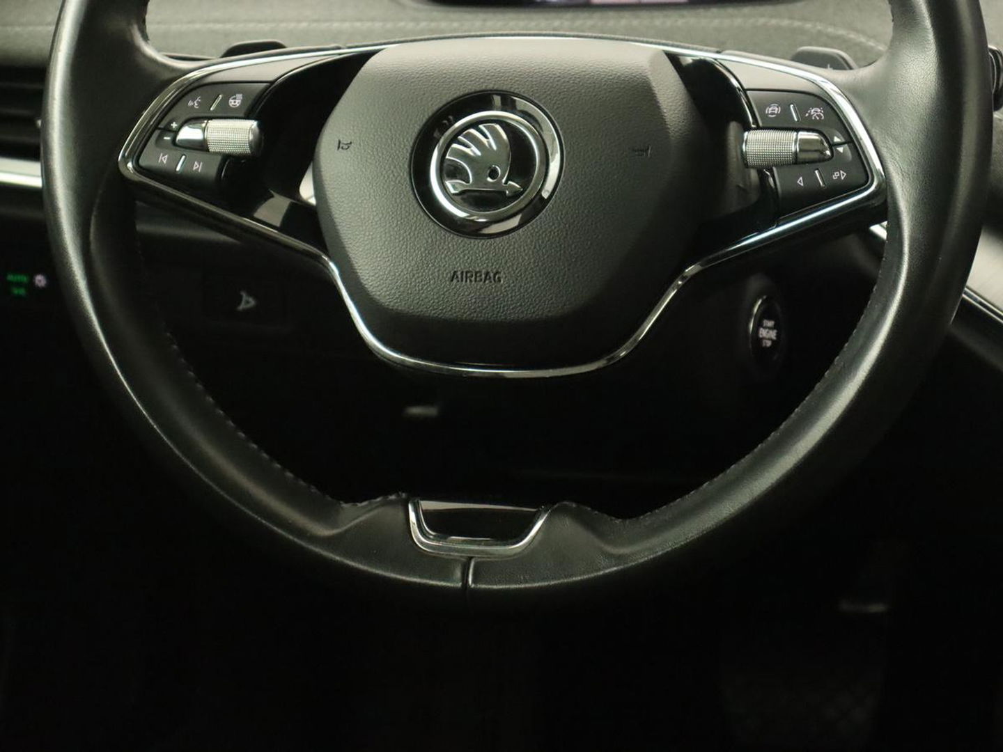 Škoda Enyaq iV 60 | Stoelverwarming | Trekhaak | Matrix LED | Carplay | Stuurverwarming | Navigatie | Half leder | Cruise control | Parkeerhulp