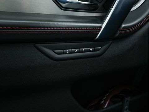 Land Rover Discovery Sport P300e 1.5 R-Dynamic Sportpack HSE AWD (INCL-BTW) *PANO | LUXURY-LEATHER | MERIDIAN-AUDIO | FULL-LED | MEMORY-PACK | DIGI-COCKPIT | NAVI-FULLMAP | CAMERA | KEYLESS | PRIVACY-GLASS | DAB | SHIFT-PADDLES | TOWBAR | LANE-ASSIST | 20'