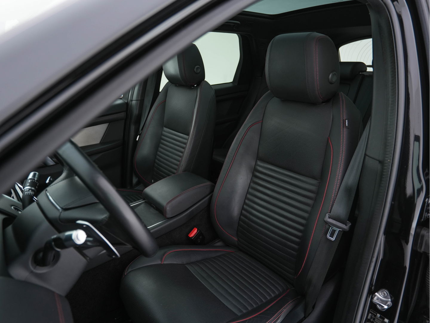Land Rover Discovery Sport P300e 1.5 R-Dynamic Sportpack HSE AWD (INCL-BTW) *PANO | LUXURY-LEATHER | MERIDIAN-AUDIO | FULL-LED | MEMORY-PACK | DIGI-COCKPIT | NAVI-FULLMAP | CAMERA | KEYLESS | PRIVACY-GLASS | DAB | SHIFT-PADDLES | TOWBAR | LANE-ASSIST | 20'