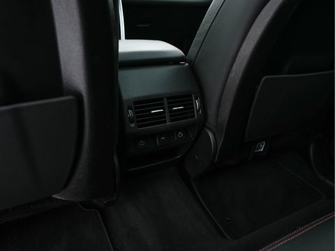 Land Rover Discovery Sport P300e 1.5 R-Dynamic Sportpack HSE AWD (INCL-BTW) *PANO | LUXURY-LEATHER | MERIDIAN-AUDIO | FULL-LED | MEMORY-PACK | DIGI-COCKPIT | NAVI-FULLMAP | CAMERA | KEYLESS | PRIVACY-GLASS | DAB | SHIFT-PADDLES | TOWBAR | LANE-ASSIST | 20'