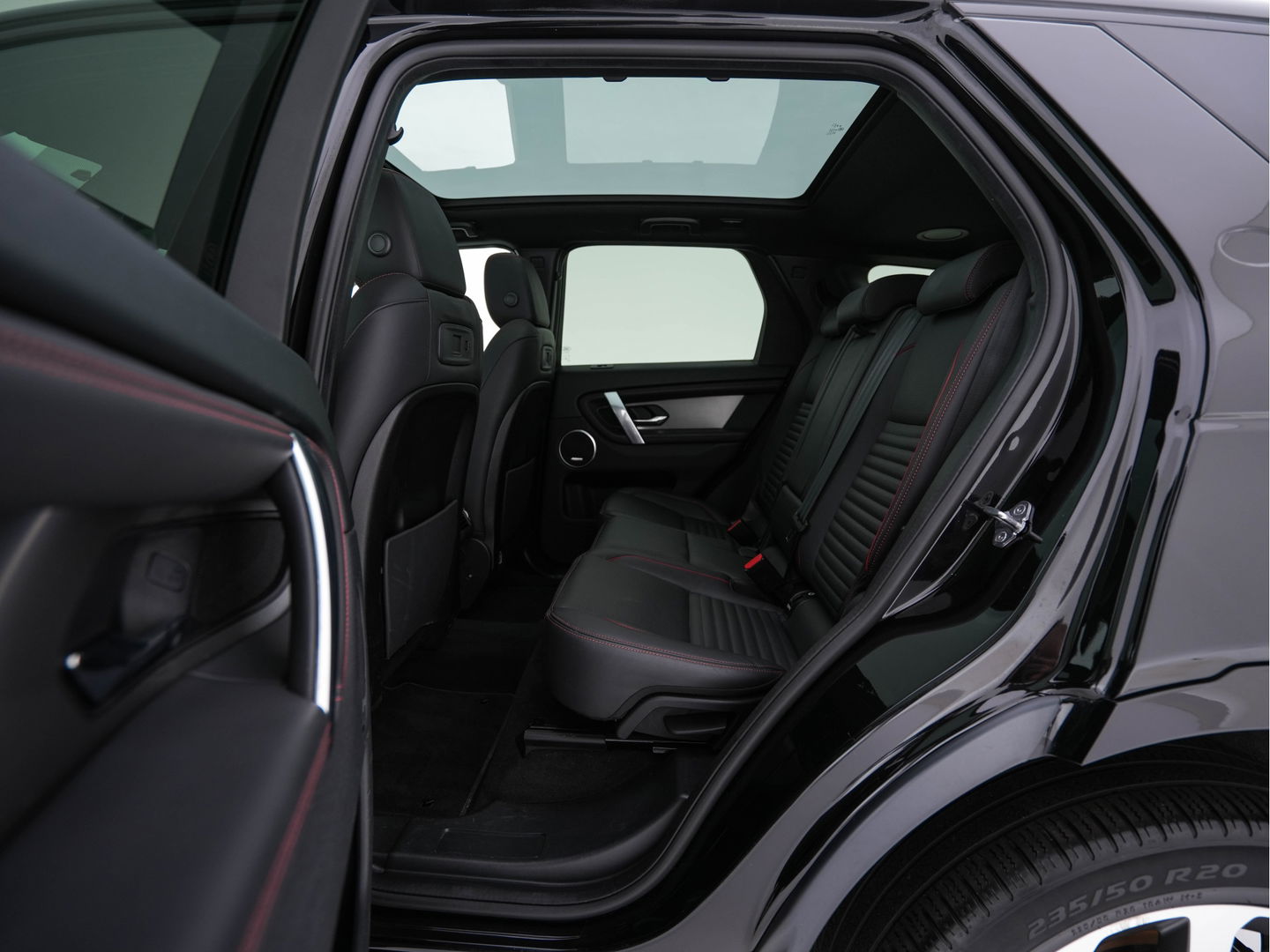 Land Rover Discovery Sport P300e 1.5 R-Dynamic Sportpack HSE AWD (INCL-BTW) *PANO | LUXURY-LEATHER | MERIDIAN-AUDIO | FULL-LED | MEMORY-PACK | DIGI-COCKPIT | NAVI-FULLMAP | CAMERA | KEYLESS | PRIVACY-GLASS | DAB | SHIFT-PADDLES | TOWBAR | LANE-ASSIST | 20'
